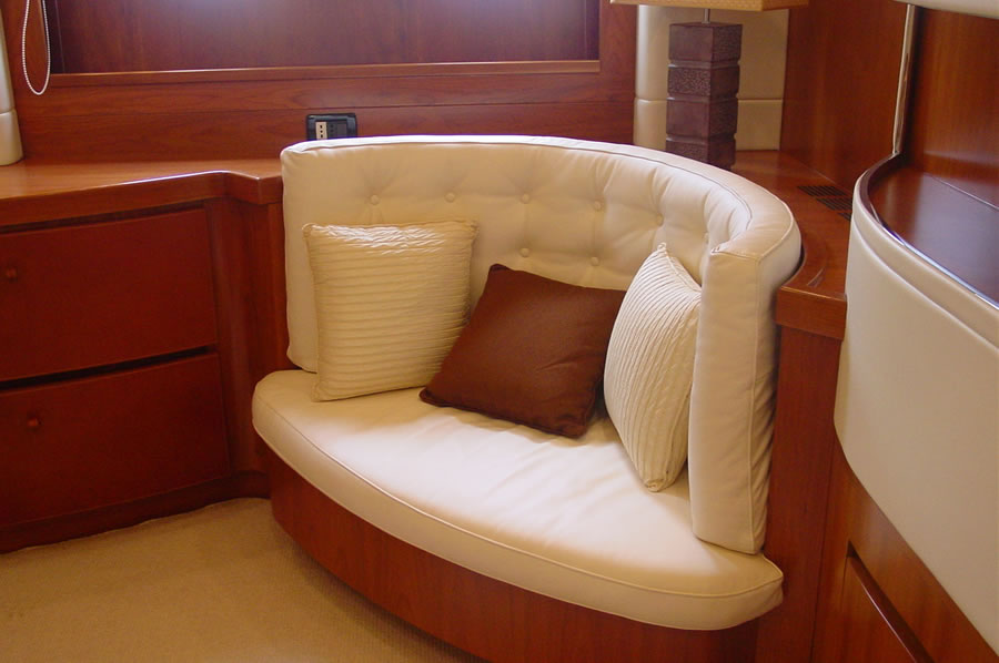 imbarcazione divani interni
